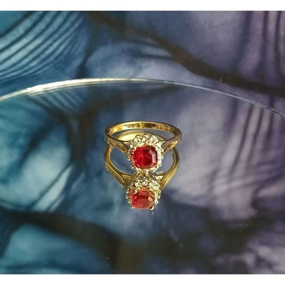 Swarovski Elements - Size 8.75 - 18K gold plated ring as pictured - Picture 1 of 6